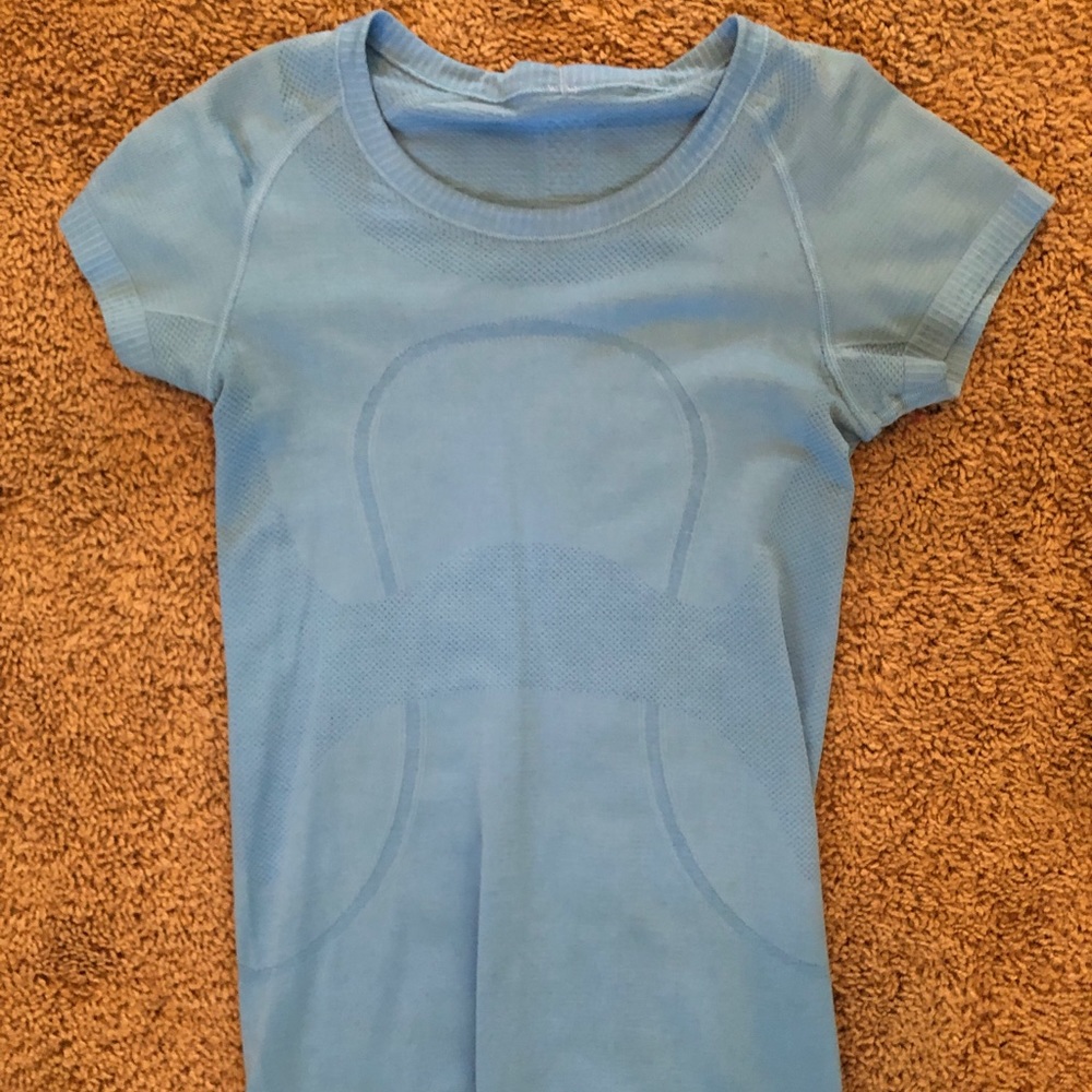 Lululemon workout top